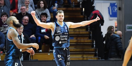 Basket, scivolone Tortona: passa Sassari. Salgono Venezia e Napoli