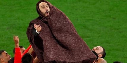 Il ct Regragui diventa Maccio: da Padre Maronno a Padre Marocco