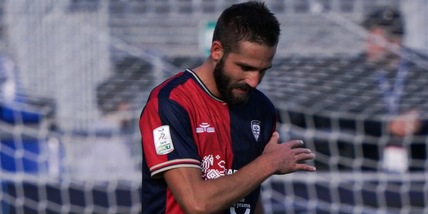 Cagliari, Pavoletti non ci sta: "I gestacci dei tifosi dopo una vittoria? Questo è troppo"