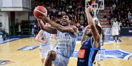 Basket, Sassari travolge 86-69 Napoli e torna in zona play off