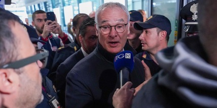 Ranieri è sbarcato a Cagliari: tifosi in delirio