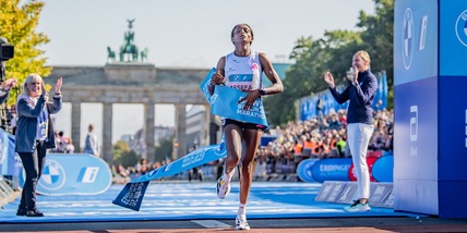 Tigist Assefa da paura. Alla BMW Berlin Marathon è record del mondo. Pazzesco il suo tempo