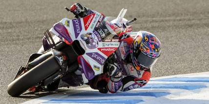 Piove in Giappone, la gara finisce prima: vince Martin davanti a Bagnaia