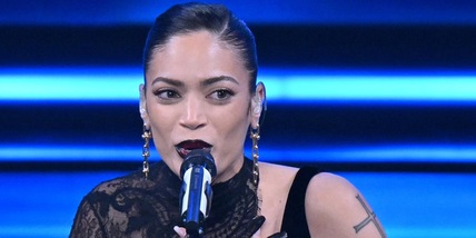 Elodie difende la sua foto senza veli e rilancia: i fan impazziscono