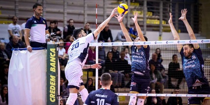 Cisterna spazza via Milano in tre set