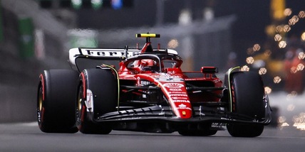 Ferrari, Sainz sfida la Mercedes ad Abu Dhabi: “Ho voglia di batterli”
