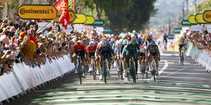 Tour de France, Girmay si prende anche la 12ª tappa. Pogacar resta leader