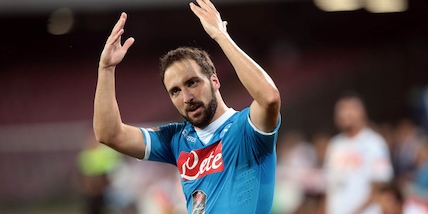 Calciomercato Napoli, l'Atletico Madrid alza l'offerta per Higuain
