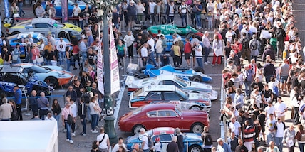 Terrore al Salone di Torino: auto da rally sulla folla, 15 feriti
