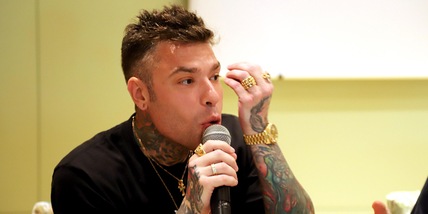 Fedez, arriva l’inchiesta esclusiva di Farwest sui legami con gli ultras del Milan