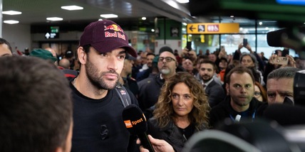 Berrettini torna in Italia dopo il trionfo in Davis: accoglienza da rockstar