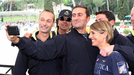 A Piazza di Siena selfie per gli azzurri