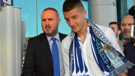 Lazio-Milinkovic, l'abbraccio: oggi arriva a Shanghai