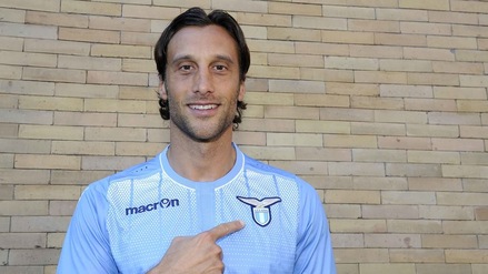 Mauri firma con la Lazio