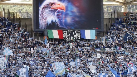 Lazio, Curva Nord fuori dallo stadio: protesta contro il Prefetto
