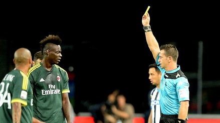 Milan, Balotelli rischia il rosso. Proteste dell'Udinese