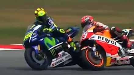 «Con Valentino non finisce qui». Marquez, ma sei fuori di testa? #iostoconvale