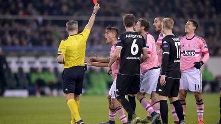 Hernanes, rosso ok. Chiellini-Stindl, non è rigore