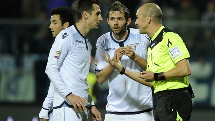 Lazio, manca un rigore e secondo gol Klose regolare