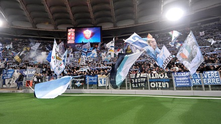 Lazio, i tifosi: «Siamo con Bielsa un eroe da amare»