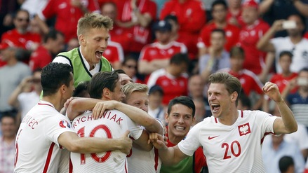 Euro 2016, Polonia in festa: batte la Svizzera ai rigori e vola ai quarti