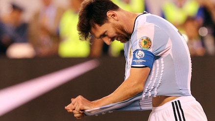 Messi piange, non è la prima volta, tutti i momenti bui di Leo