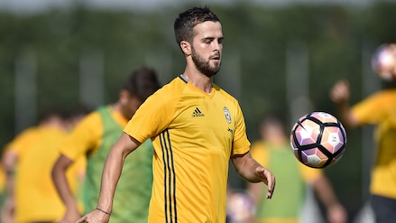 Juventus, Pjanic: allenamento in giallo per la nuova stagione