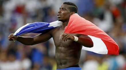 Euro 2016, Pogba festeggia con la bandiera della Francia!