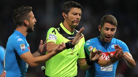 Moviola: Damato, la svista è doppia. Negati al Napoli due rigori