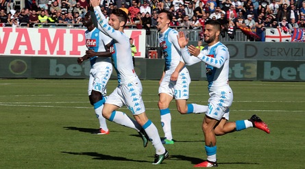 Serie A, Cagliari-Napoli 0-5: tripletta Mertens, Hamsik supera Cavani