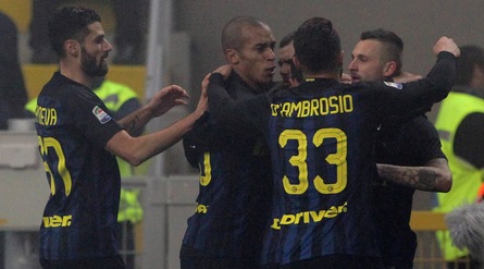 Serie A, Inter-Genoa 2-0. Ci pensa Brozovic, doppietta tra nebbia e fischi