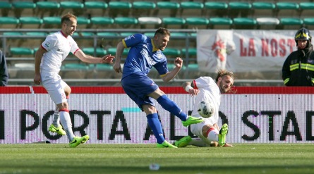 Bari-Frosinone 1-0, si ferma la capolista