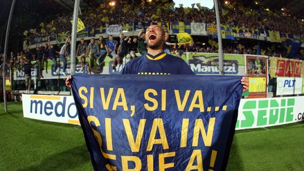 Il Verona torna in serie A, al via la festa