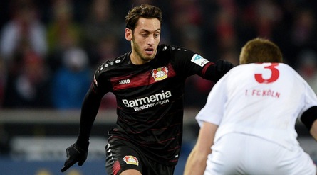 Calciomercato Lazio, sfida all'Arsenal per Calhanoglu