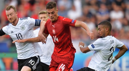 Calciomercato Juventus, Schick sfida Caldara e Rugani