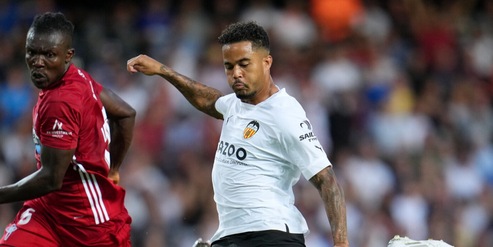 Roma, Kluivert resta al Valencia: non basta per un colpo