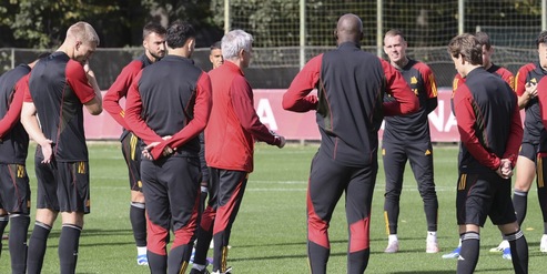 Lazio-Roma, l’intenso discorso di Mourinho alla squadra: cosa ha chiesto