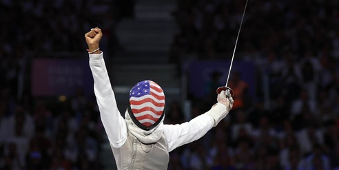 Scherma, il gesto provocatorio dell'americana Weintraub contro l'Italia