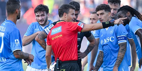 Cagliari-Napoli, bene La Penna: la traversa di Mina, quasi da Var