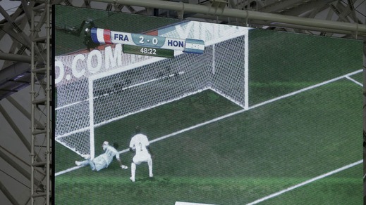 Francia-Honduras: vittoria con la moviola