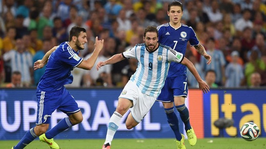 Calciomercato, Higuain-Barcellona, la quota scende ancora