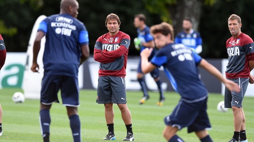 Conte al debutto, vittoria a 2,40