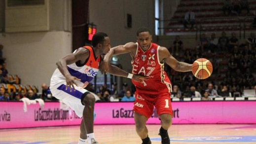 Basket: Ragland-Kleiza, Milano vola in finale