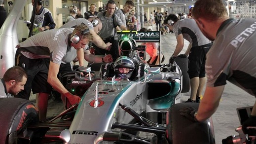 F1: Rosberg in pole, quote in bilico