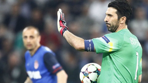 Buffon "imita" il Napoli: «Carrarese, tutti in ritiro»
