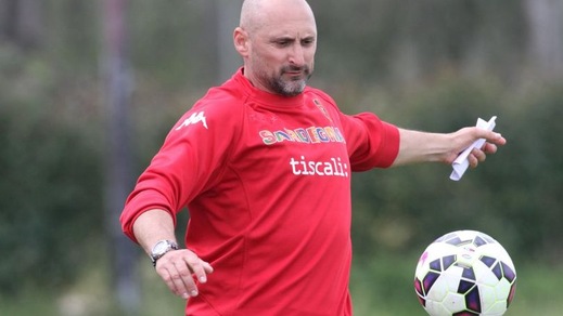 Cagliari, Festa accantona il tridente