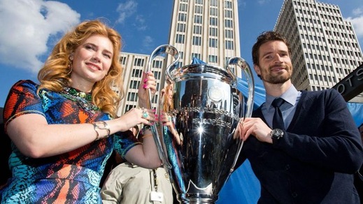 FOTO Champions, il trofeo in tour per le strade di Berlino