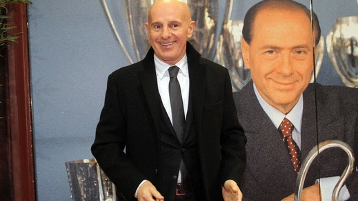 Berlusconi tradisce già Mr. Bee. Oggi ad Arcore i cinesi di Mr. Lee