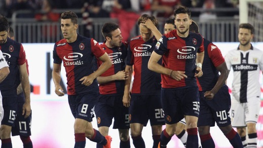 Cagliari, poker al Parma: ora è -6 dall'Atalanta
