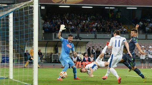 Napoli-Dnipro 1-1: Lopez illude, pari beffa in fuorigioco